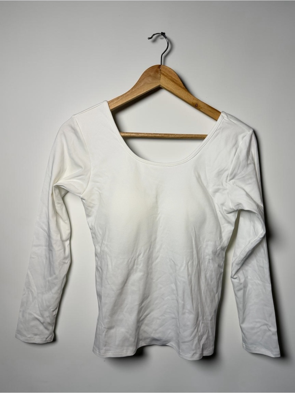 Women's White Long-Sleeve Scoop Neck Padded Top